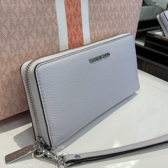 Michael Kors Jet Set Travel Large Travel Continental Wallet Leather Wristlet - Picture 2 of 16